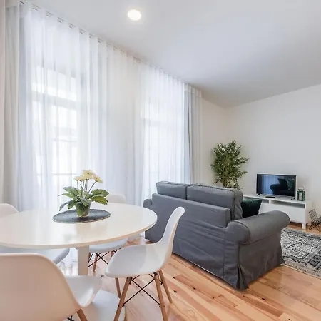 Lovelystay - 1Br Flat W Ac And Balcony By Aliados Porto Exterior photo