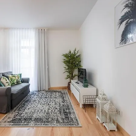 Lovelystay - 1Br Flat W Ac And Balcony By Aliados Porto Exterior photo