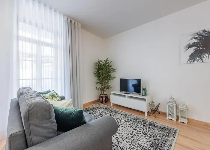 Lovelystay - 1Br Flat W Ac And Balcony By Aliados